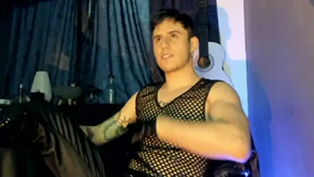 Snapshot of Antonello_Vannucci chatting on November 16, 9:53 pm Antonello Vannucci online show from November 16, 9:53 pm