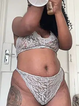 Snapshot of beverlyxxxx chatting on March 13, 10:47 am beverlyxxxx online show from March 13, 10:47 am