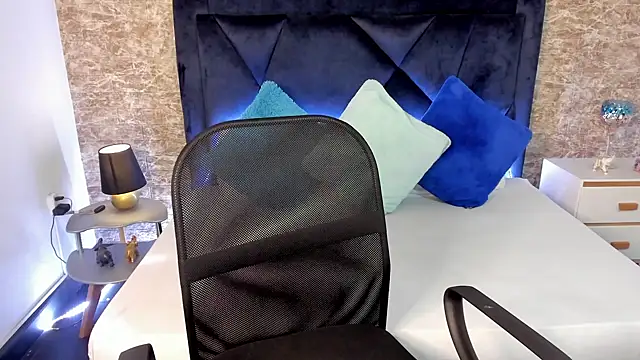 Snapshot of Lily_Woodz chatting on January 12, 3:03 pm Lily Woodz online show from January 12, 3:03 pm