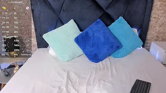 Snapshot of Lily_Woodz chatting on February 2, 6:20 pm Lily Woodz online show from February 2, 6:20 pm