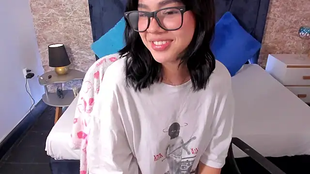 Snapshot of Lily_Woodz chatting on March 6, 6:37 pm Lily Woodz online show from March 6, 6:37 pm