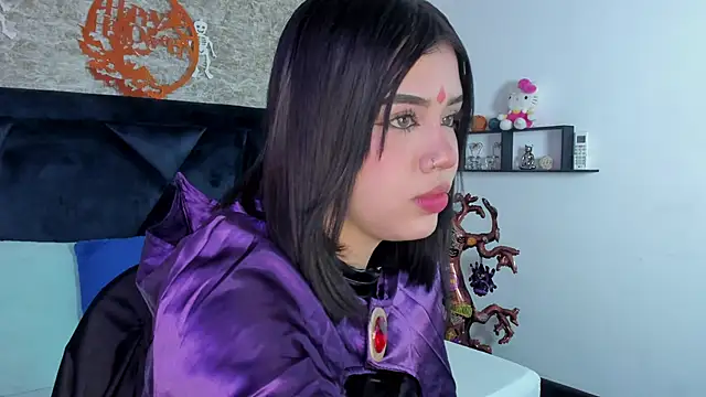 Snapshot of Lily_Woodz chatting on October 31, 7:04 pm Lily Woodz online show from October 31, 7:04 pm