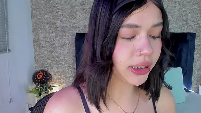 Snapshot of Lily_Woodz chatting on November 8, 7:23 pm Lily Woodz online show from November 8, 7:23 pm