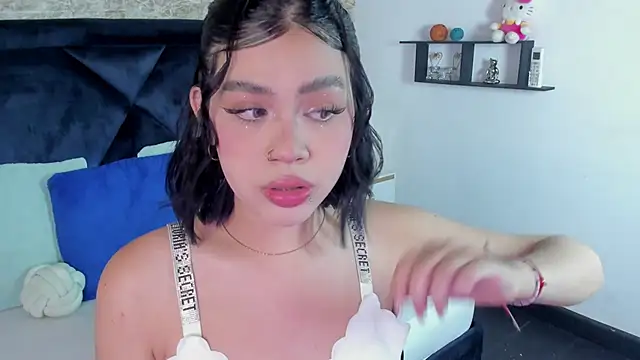 Snapshot of Lily_Woodz chatting on November 21, 7:12 pm Lily Woodz online show from November 21, 7:12 pm