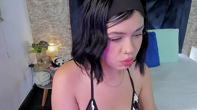 Snapshot of Lily_Woodz chatting on November 22, 7:13 pm Lily Woodz online show from November 22, 7:13 pm