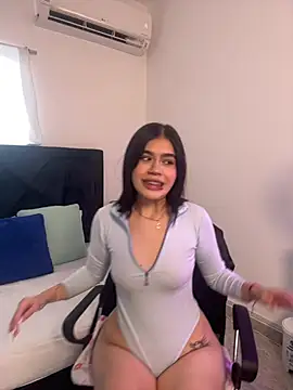 Lily Woodz online show from January 10, 7:15 pm