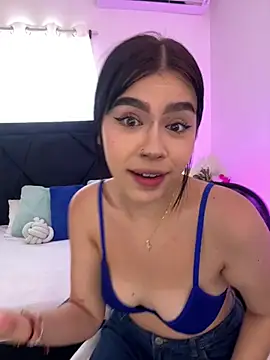 Lily Woodz online show from April 12, 2:44 pm