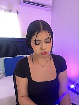 Lily Woodz online show from May 28, 7:11 pm