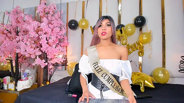 Snapshot of salomebenz chatting on March 7, 12:58 am salomebenz online show from March 7, 12:58 am