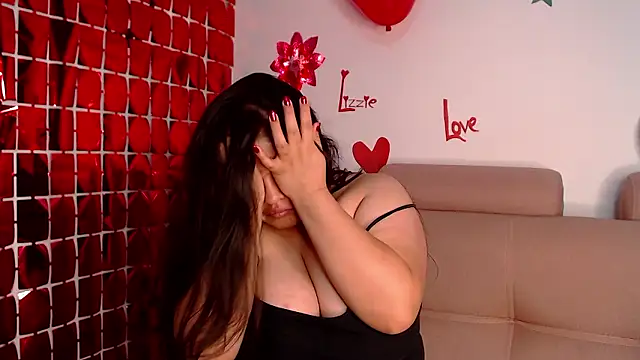 lizzie c online show from February 16, 10:33 am