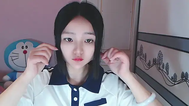 xiao-xiao-D online show from February 23, 11:00 am