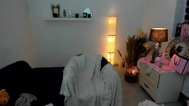 Aileen Stone online show from February 17, 8:04 pm