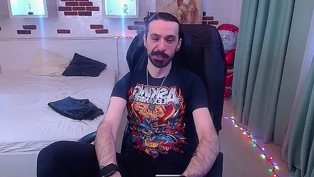 AxelColton online show from December 14, 8:30 am