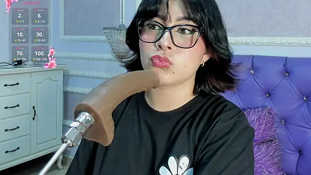 Lily Martinez online show from February 5, 6:51 am