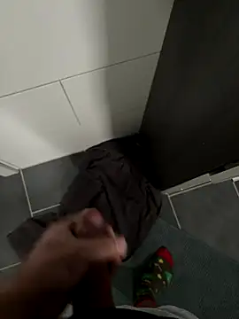 Snapshot of BobMeinster chatting on November 25, 10:37 am BobMeinster online show from November 25, 10:37 am