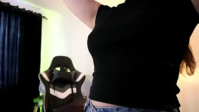 Daisha Riley online show from September 17, 1:24 pm