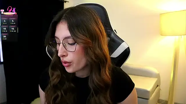 Daisha Riley online show from October 10, 8:30 pm