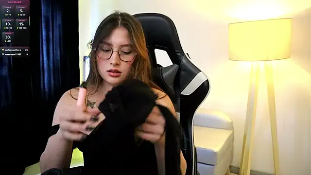 Daisha Riley online show from October 13, 7:58 pm