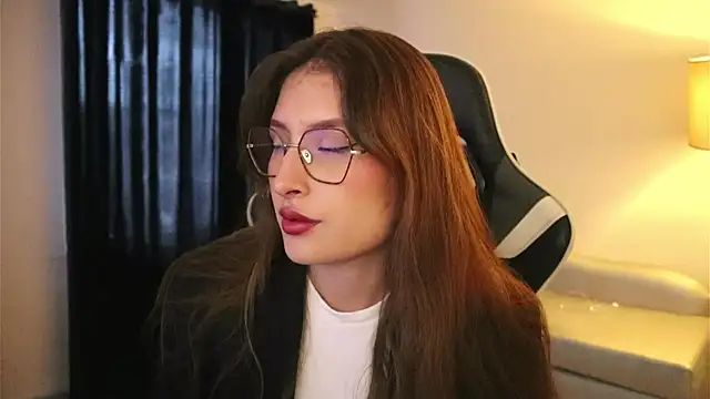 Daisha Riley online show from November 14, 3:33 pm