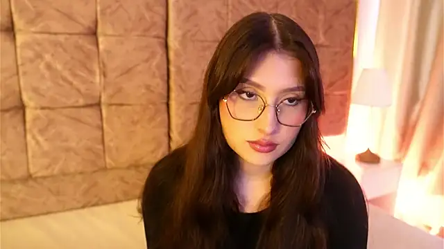 Daisha Riley online show from April 8, 12:38 pm