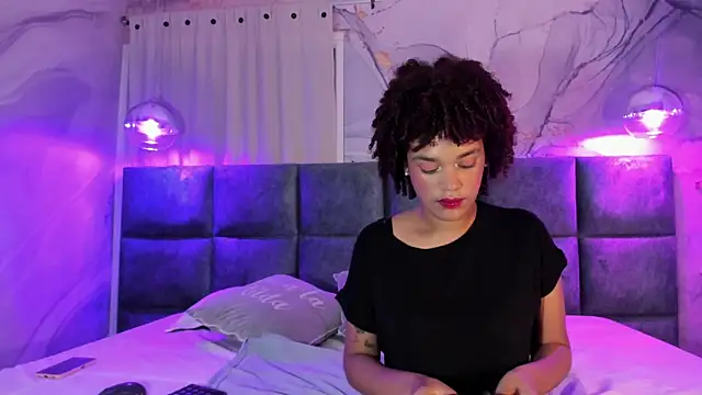 loladupont online show from February 3, 11:31 am