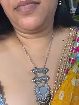 Snapshot of FlatVincy4 chatting on October 25, 4:09 am FlatVincy4 online show from October 25, 4:09 am