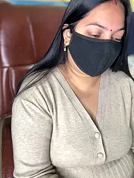 Snapshot of FlatVincy4 chatting on December 5, 4:43 am FlatVincy4 online show from December 5, 4:43 am