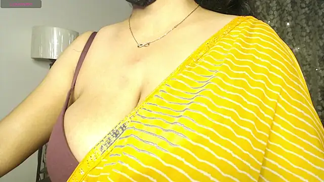 hot menka online show from February 10, 4:00 pm