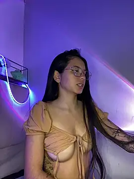 Snapshot of Rosita_forever_ chatting on February 17, 6:59 pm Rosita forever online show from February 17, 6:59 pm