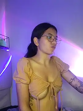 Snapshot of Rosita_forever_ chatting on March 8, 3:56 pm Rosita forever online show from March 8, 3:56 pm