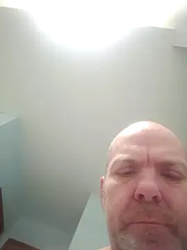 Snapshot of hoodratoui chatting on December 5, 10:13 am hoodratoui online show from December 5, 10:13 am