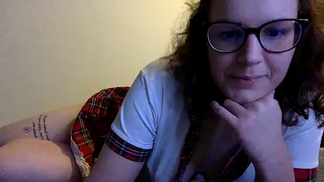 LolaGuess online show from December 25, 9:00 pm