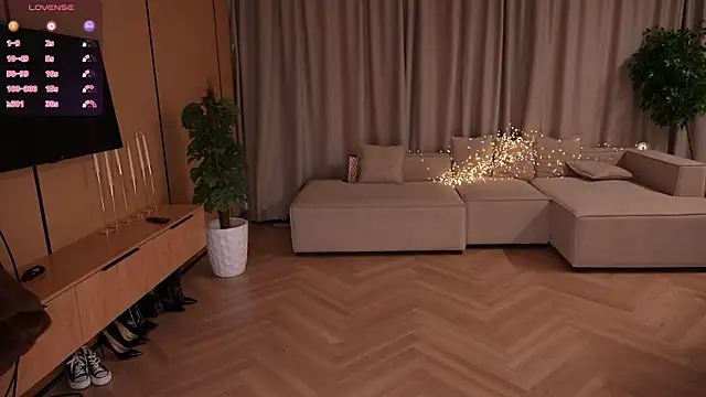 Amelyisthatyou online show from April 7, 4:02 am