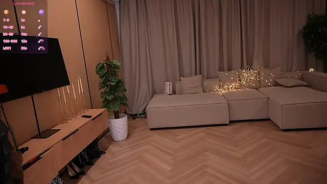 Amelyisthatyou online show from April 10, 3:45 am