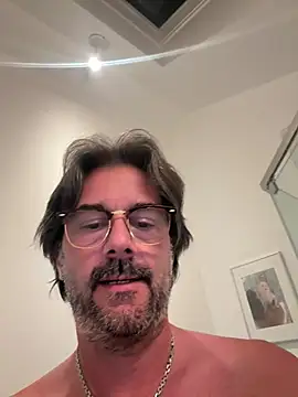 Snapshot of Johnny_Bottoms chatting on July 1, 4:14 am Johnny Bottoms online show from July 1, 4:14 am