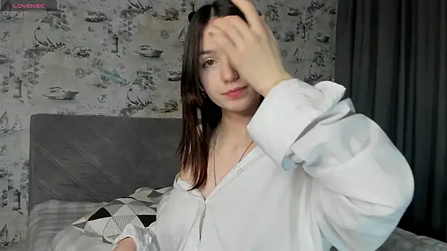 Snapshot of LilianGrindle chatting on March 21, 6:07 pm LilianGrindle online show from March 21, 6:07 pm