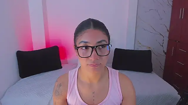 martina roldam online show from March 18, 1:09 am