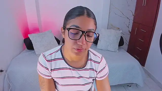 martina roldam online show from April 4, 2:54 am