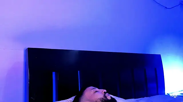 Snapshot of BradLeon_ chatting on March 22, 3:52 am BradLeon online show from March 22, 3:52 am