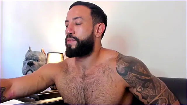 Snapshot of BradLeon_ chatting on October 7, 7:22 pm BradLeon online show from October 7, 7:22 pm