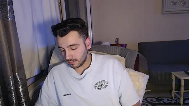 handsomeee04 online show from November 10, 9:47 pm