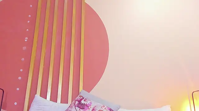 Snapshot of Nicole_Angels_ chatting on February 15, 5:28 pm Nicole Angels online show from February 15, 5:28 pm