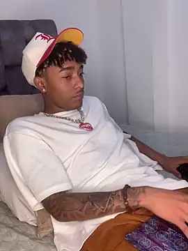 Snapshot of Boy_cock18 chatting on February 17, 12:21 am Boy cock18 online show from February 17, 12:21 am