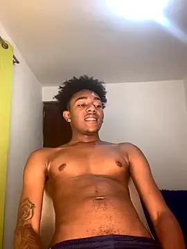 Snapshot of Boy_cock18 chatting on November 27, 7:21 am Boy cock18 online show from November 27, 7:21 am