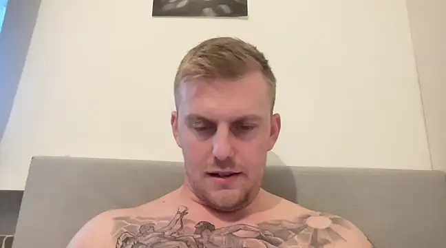 Snapshot of BulkAndTattoos chatting on December 27, 2:33 pm BulkAndTattoos online show from December 27, 2:33 pm