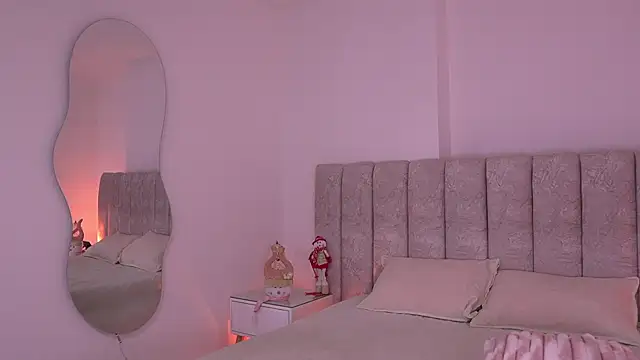 Snapshot of sam_lewins chatting on December 21, 7:21 pm sam lewins online show from December 21, 7:21 pm