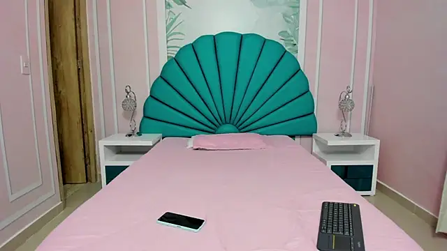 Snapshot of Daphne_Fox_ chatting on January 13, 11:19 am Daphne Fox online show from January 13, 11:19 am