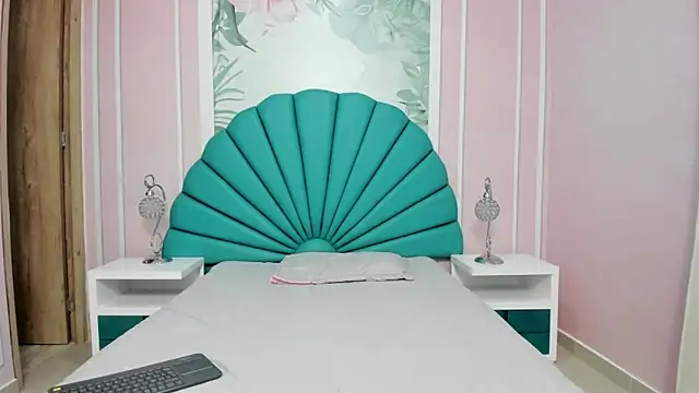 Snapshot of Daphne_Fox_ chatting on January 21, 2:11 am Daphne Fox online show from January 21, 2:11 am