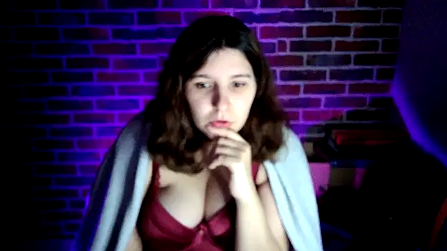 Snapshot of Heleneecesmecs2 chatting on December 27, 12:29 am Heleneecesmecs2 online show from December 27, 12:29 am