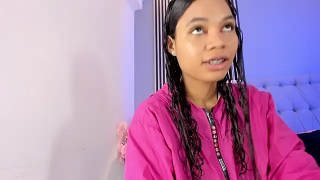 Snapshot of GysellHanson chatting on December 5, 11:30 am GysellHanson online show from December 5, 11:30 am